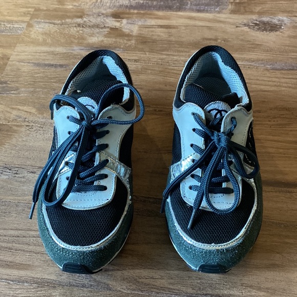 Chanel black and white sneakers women’s US size 6 - Picture 3 of 6